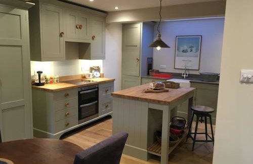 St Anthony’s, bright perkily decorated 3 bedroom house - Photo 12