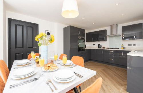 Large Modern Home, Free Parking, Families and Contractors Welcome - Foto 11