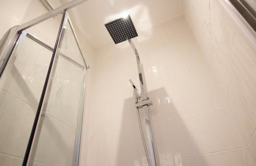 Stylish Cosy 4-Bed Home, Sleeps Up To 10 With Large Sofa Bed, Near Manchester Royal Infirmary & Universities, Free Parking & Ultra-Fast WiFi - Foto 10