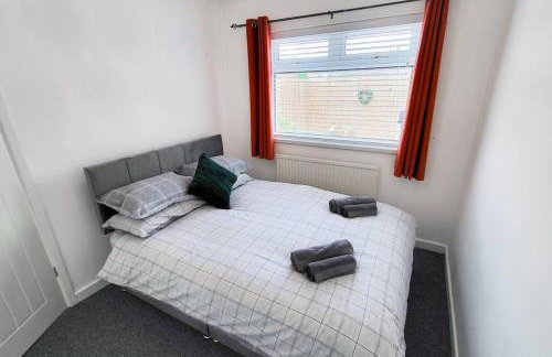 Lovely & modern 2-Bedroom Flat above shop in Tonteg - Foto 9