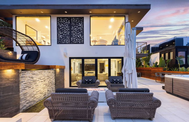 Steps to Beach+shops, Oceanview, Hot Tub+firepit Moonlight Modern by Avantstay - Foto 41