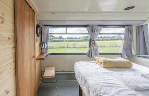 Double Decker Bus on an Alpaca Farm Sleeps 8 - Foto 66