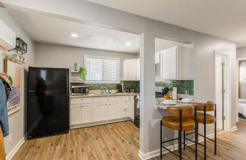 Home in Kansas City 15 mins to KCI with a KING bed and workspace - Foto 16