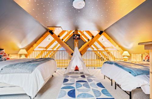 3 Mi to SR! Sleeps 25, Spacious, Hot Tub, Arcade! - Foto 23