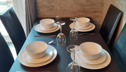 Hawksworth House in Chelmsley Wood, Birmingham near Solihull, near the NEC, HS2, JLR, Bear Grylls Centre, Resorts World and Birmingham airport, with a garage and free parking, great for families and contractors - Foto 3