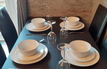 Hawksworth House in Chelmsley Wood, Birmingham near Solihull, near the NEC, HS2, JLR, Bear Grylls Centre, Resorts World and Birmingham airport, with a garage and free parking, great for families and contractors - Foto 3