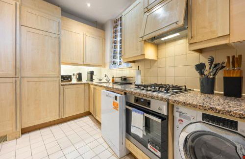 Private Oxford Street Luxe Apartment - Photo 21