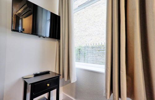 Large 5-Bedroom Home, Perfect for Long Stays & Team Accommodation - Foto 51