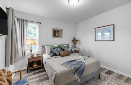 Pony Express 1BR | Pets OK + Laundry | Blue Door - Foto 8