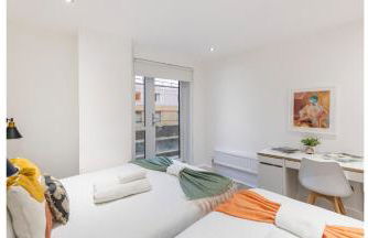 A Splash of Color: Spacious & Funky 3-BR Flat - Foto 27