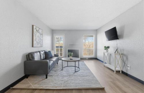 Comfortable bedroom and cozy living space - Foto 15