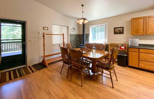 Private 2-Acre Retreat with MTN Views, Walk to River - Foto 6