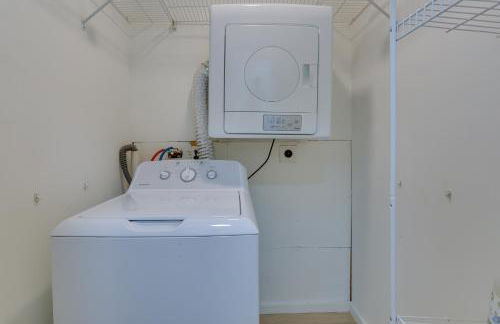 Cozy Swan Lake Apt with Grill and Private Yard - Foto 18