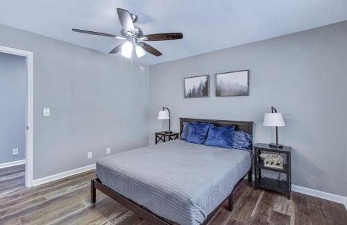 Large Hillside Retreat with Pool and Hot Tub - Foto 34