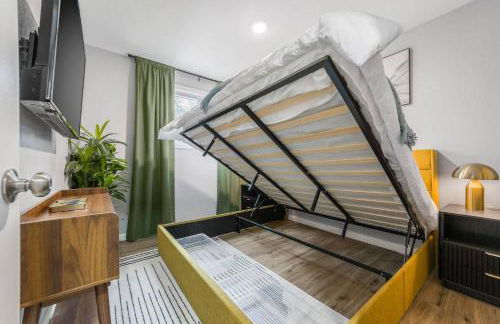 Mid century APT, KING bed + desk - Foto 28