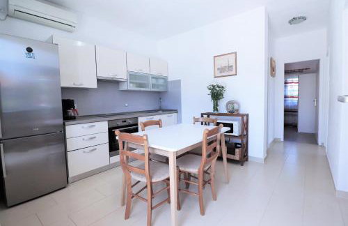 Villa Mendula Trogir - Luxury villa by the beach - heated pool - lush green garden - Photo 70