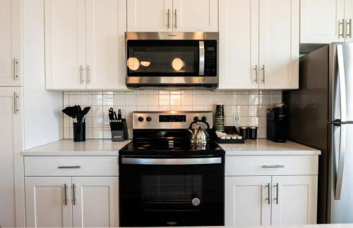 Sleek Stylish Apartment in Prime Location - Foto 20