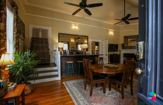 The Irish Bar near Bay Historic Savannah - Photo 1