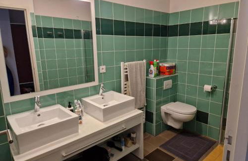 Charmant T3 plain-pied avec terrasse privée, parking gratuit et piscine à Baden - Photo 23