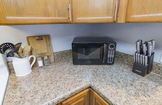 Savor the Homey Vibe at a Chilled Nest Five Min Downtown - Foto 20