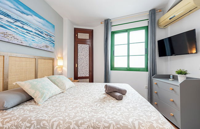 Skysea Malaga Centro frente al Rio - Photo 12