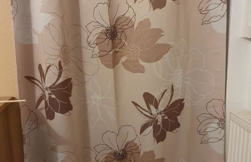 Halle, TOP -PREISE, große 79 qm SD FeWo, EG, wahlweise mit 1- 3 DZ, inklusiv TV Lounge, Küche, Bad WC Einfach und gut, Langzeitmieter VB Preise - Foto 58