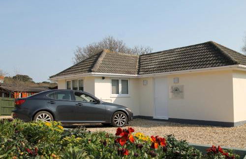 Honeysuckle Cottage with Hot Tub Park Facilities - Photo 1