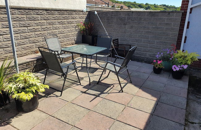 Cozy Cottage Retreat in Swansea - Photo 15