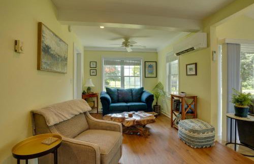 Family-Friendly Cottage, Walk to the Beach! - Foto 11