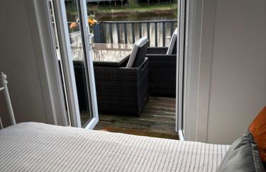 Dillons Lakeside Lodge - Photo 36