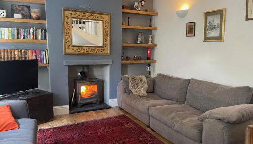 Charming 3 bedroom house with indoor wood burner. - Foto 2