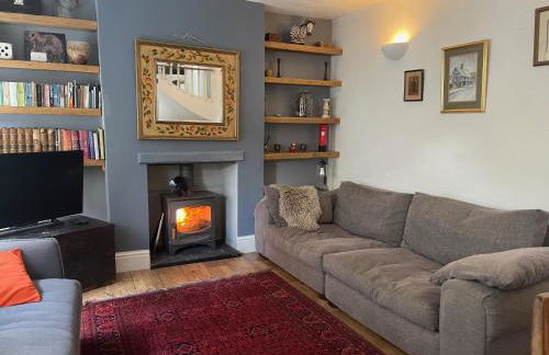 Charming 3 bedroom house with indoor wood burner. - Photo 2