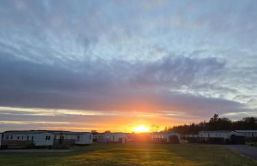Tranquill caravan with stunning views ideal for relaxation - Foto 9