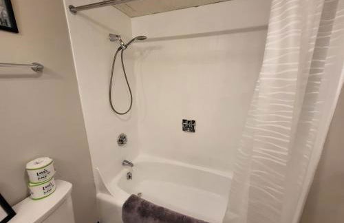 Cedar Lodge Condo with Lake Winnipesaukee Views; close to Weirs Beach!! - Foto 10