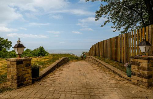 4BR Spacious Condo, Private Lake MI Beach Access, Outdoor Heated Pool - Photo 38