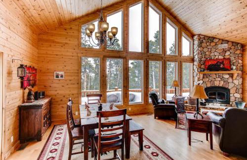 Serene Mountain Cabin Nestled Amongst the Pines - Alpenhaus - Foto 1