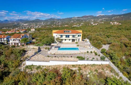 Luxury Villa Oštro with pool & Krk bridge view - Photo 41