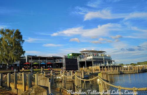 Elite Retreats 4U Lakeside Hot Tub Log Cabin with the fishing peg at Tattershall Lakes Park - Foto 42