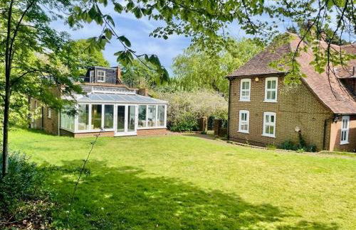 Wisteria Lodge, beautiful home in a great location - Foto 12