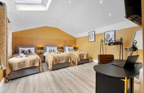 4-Bedroom Stunning Luxe, Spacious & Stylish Design House Bolton, Sleeps 11, with Parking Central Bolton, Links to Manchester, Pet-Friendly, Best For Groups! WORK CONTRACTORS SPECIAL OFFER! - by Blue Puffin Stays - Foto 46