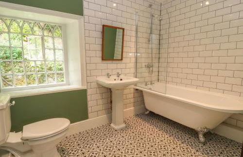 Cwmalis Hall - Photo 29