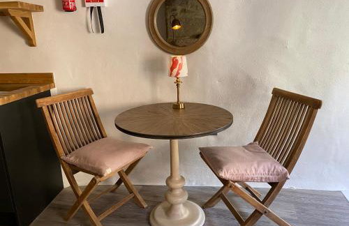 The Old Gallery - Charming Coastal Escape For Two - Photo 21