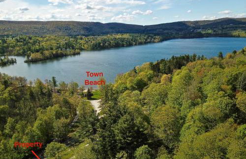 Cozy Stockbridge Cabin - Walk to Beach and Lake! - Foto 19