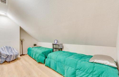 Lakefront Retreat with Multi-Level Deck and Dock! - Foto 19