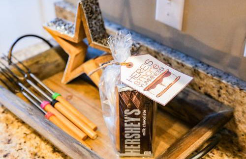 Paradise Point - 4BR Lakefront Haven Dock, Kayaks, & Cozy Firepit - Foto 41