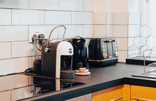 Central Manchester Gem with Stylish 2BR Retreat and Free Carpark - Foto 43