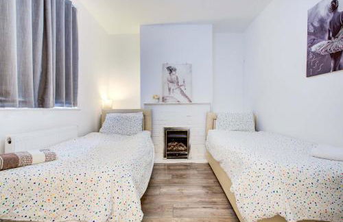 Newly Refurbished 3 Bed 2.5 Bath House in Staines - Foto 26