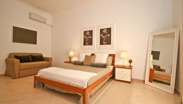 Rental In Rome Red & White Apartment - Foto 2, Habitación