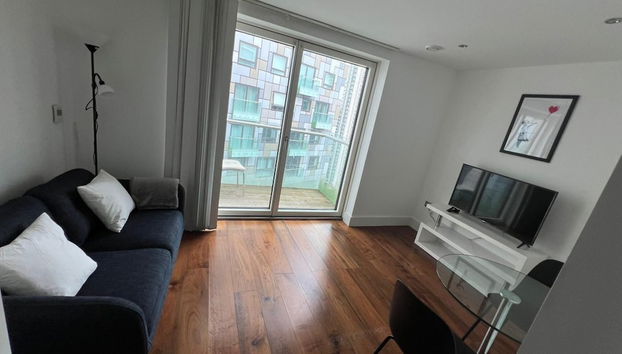 Studio Apartment w/ Balcony In Canary Wharf - Foto 3, Zona de estar