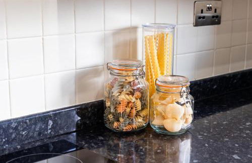 2-Bed Apartment in Redland, Bristol - Work-Ready - Foto 16